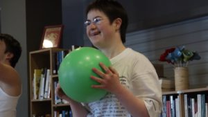 Elise avec un ballon de gym