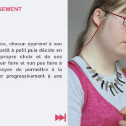 Stéphanie en pleine discussion